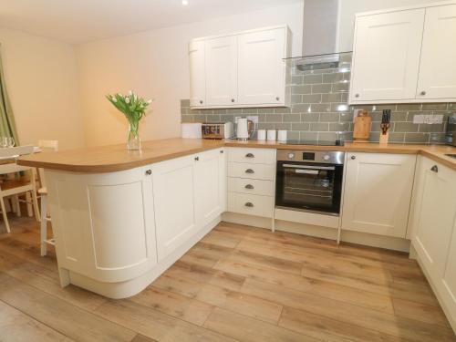 Thrushel Cottage - image 4