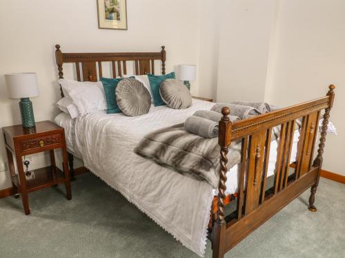 Thrushel Cottage - image 14