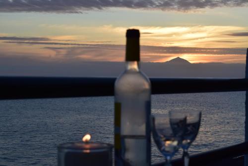  NORTH CLIFF APARTMENT The Ocean Beneath your Feet in Gáldar