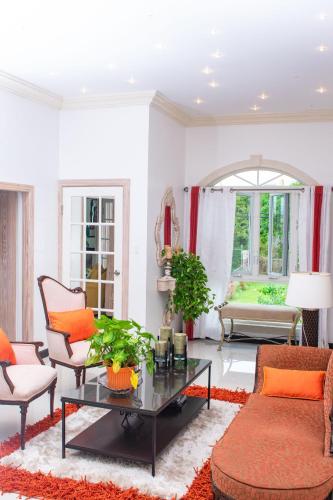 Room in Guest room - Comfortable, cozy, private bedroom in a lovely private residence