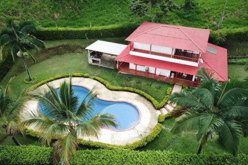 Casa Campestre Privada El Reposo con piscina y WIFI in La Vega