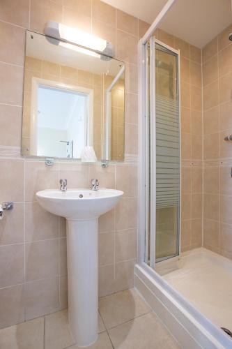 Best Western Livermead Cliff Hotel - image 10