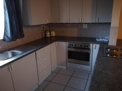 Harties Lake Villa - 18 Sleeper Hartbeespoort dam