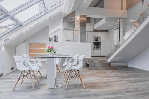 Luxury Apartment in Centre - image 11