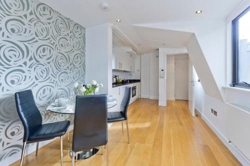 Red Lion Court by City2Stay - image 7