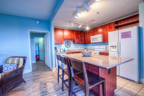 BRAND NEW! 9th FLOOR! Beautiful 3 BD Great Amenities And Great Location - image 8