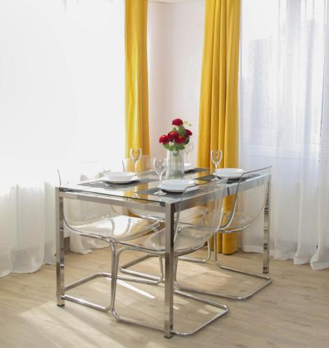 BRIGHT APARTMENT center city CHISINAU