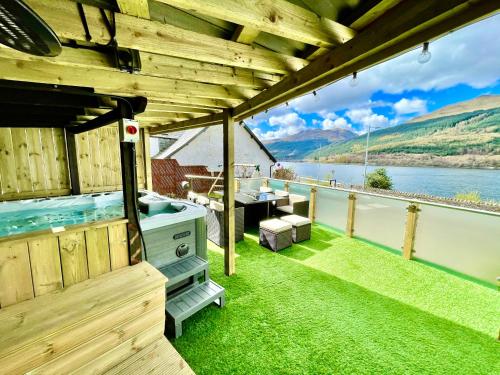 Amazing Alps and Loch views - HOT TUB and pet friendly - Arrochar