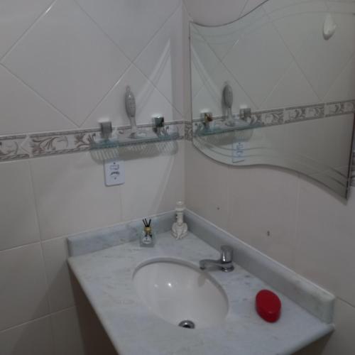 Otimo apartamento condominio frente a praia