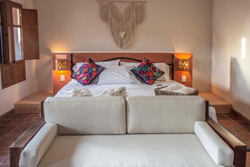 Puerta San Pedro in Tlaquepaque