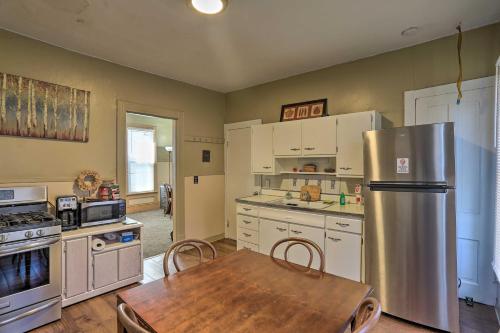 Cozy Cleveland Getaway with Yard - 3 Mi to Dtwn - image 4