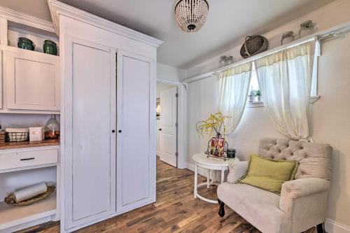 Chic Granbury Home 1 Block to Historic Dtwn! - image 2