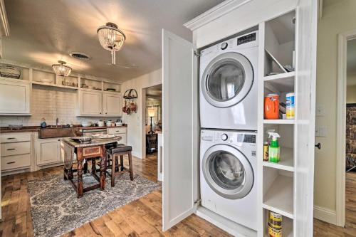 Chic Granbury Home 1 Block to Historic Dtwn! - image 4