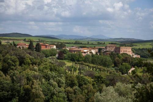 Il Tribbio vicino al paese piscina,oliveto,WiFi