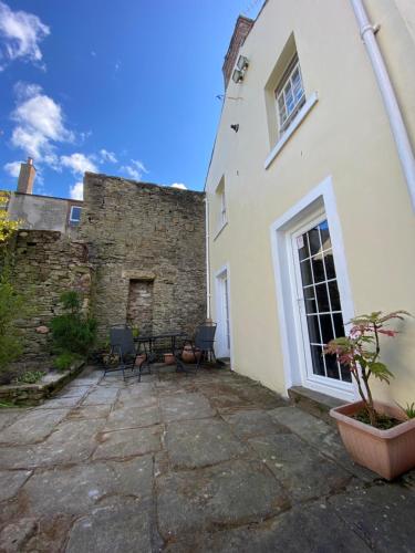 Robinsons Cottage, central and quiet