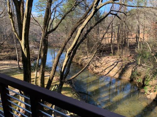Lickskillet Lodge on Fightingtown Creek; HOT TUB in Blue Ridge, USA