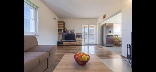 2 bedrooms, 3 beds