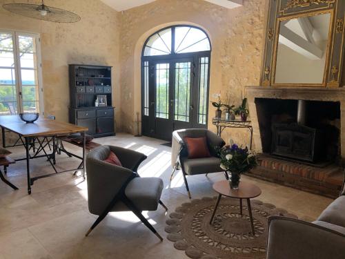 Lobby, Chateau Haut-Clarise in Belves-de-Castillon