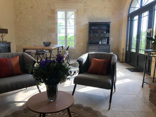 Lobby, Chateau Haut-Clarise in Belves-de-Castillon