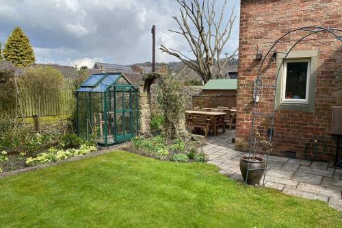 Lynwood - Victorian Home in the Peak District