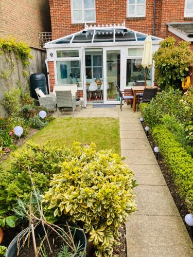 Stunning Seafront House with garden and private parking