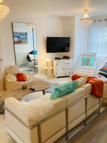 Stunning Seafront House with garden and private parking