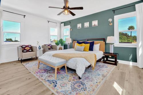 Charming Spanish Mid-Century Gem Near LAX/Beaches in Los Angeles, USA