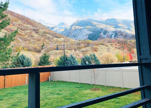 Treehouse at Little Cottonwood in Salt Lake with Indoor Hot Tub - main image