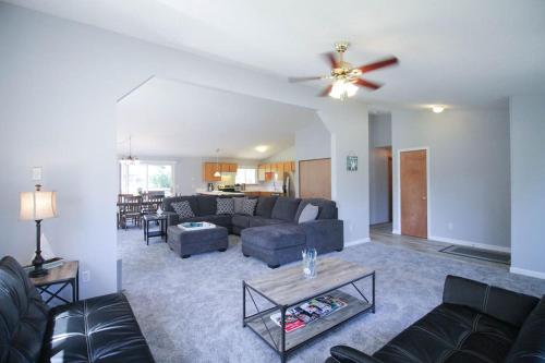 Best Nest gated community wood stove easy walking distance to beach - main image