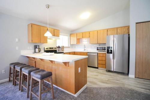 Best Nest gated community wood stove easy walking distance to beach - image 4