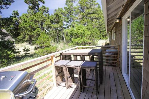 Best Nest gated community wood stove easy walking distance to beach - image 7