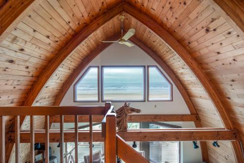 Casa Del Mar Dog Friendly Oceanfront awesome patio space with firepit! - image 5