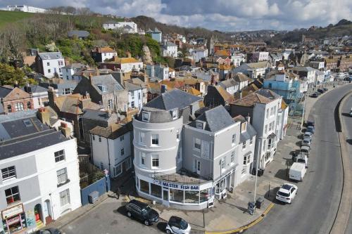 Master accommodation suite 2 sea view with balcony - Accommodation - Hastings