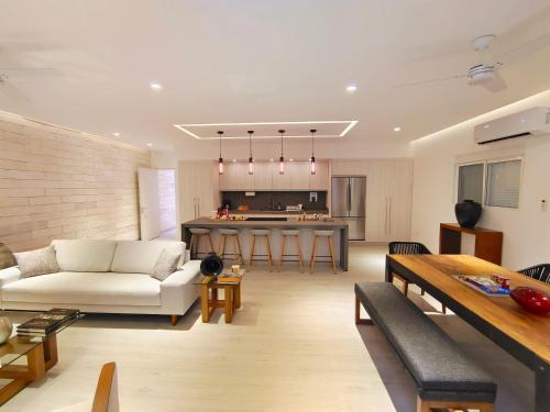 1st Luxury Warehouse 3