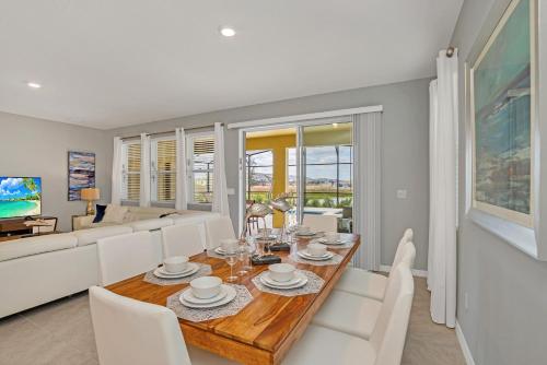LAKE VIEW Lavish Home with Big Pool Area Themed Rooms and Game Room! #7ST556 - image 6