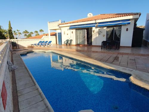 3 Bedroom Villa in Callao Salvaje with private heated pool gîte à louer Callao Salvaje