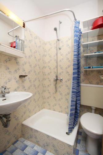 Quadruple Room Povljana 6476b - image 6