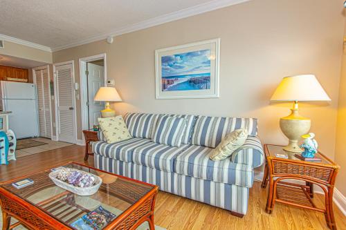 2 Bedroom Apartment with Ocean Views! Palace Resort 308 - image 3