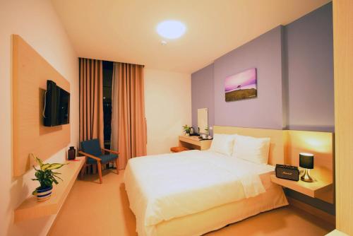 Ngan Hoa - Mille Fleurs Located in Dalat City Center, Ngan Hoa - Mille Fleurs is a perfect starting point from which to explore Dalat. The property offers guests a range of services and amenities designed to provide comfort 