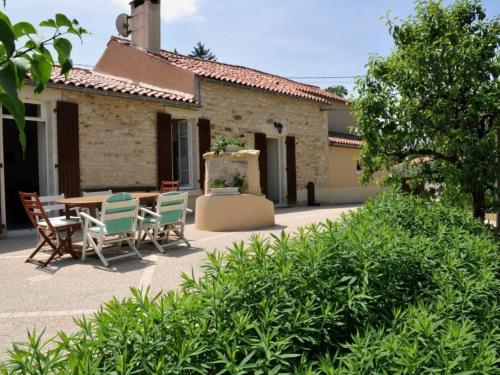 Gîte La Caillère-Saint-Hilaire, 4 pièces, 6 personnes - FR-1-426-222 gîte à louer Cezais