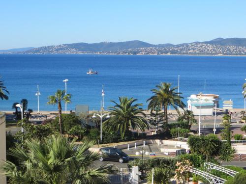 One-Bedroom Apartment with Sea View