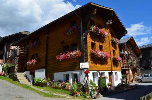 Distel in Ritzingen, Schweiz