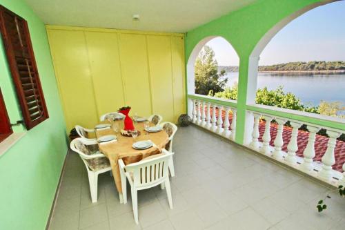 Three bedroom Apartment with Terrace and Sea View