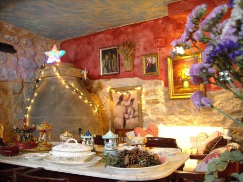 Room in Lodge - Romantic getaway to Cuenca at La Quinta de Malu - image 11
