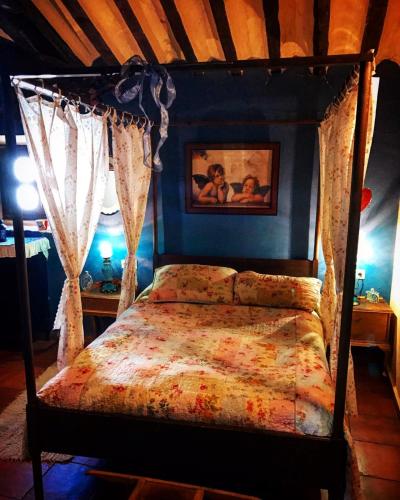 Room in Lodge - Romantic getaway to Cuenca at La Quinta de Malu - image 12