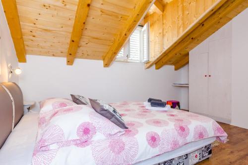 Guest House Nikolina - image 14