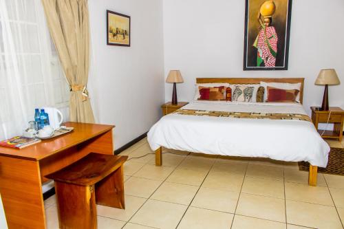 Large Double Room image 4