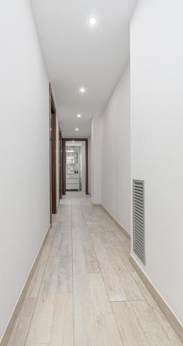 CENTRAL APARTMENT 50m BEACH 1 - image 4
