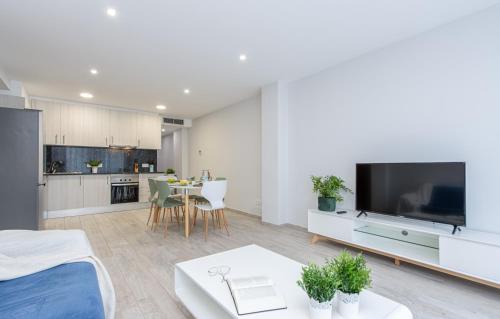 CENTRAL APARTMENT 50m BEACH 1 - image 6