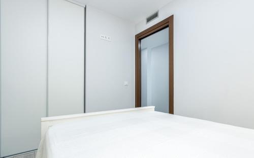 CENTRAL APARTMENT 50m BEACH 1 - image 12